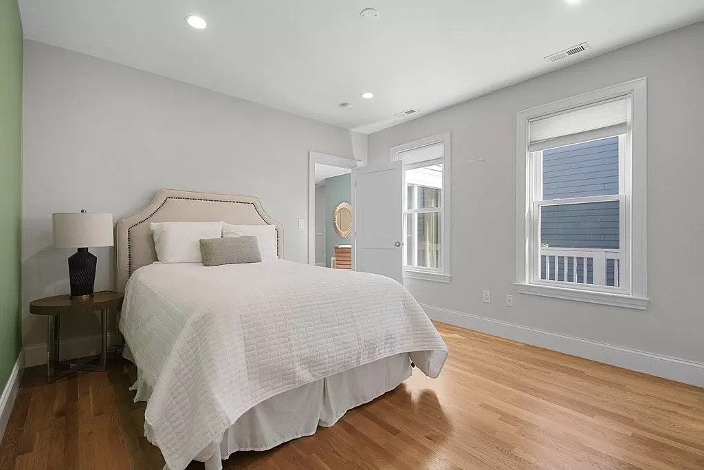 37 Gates St, South Boston