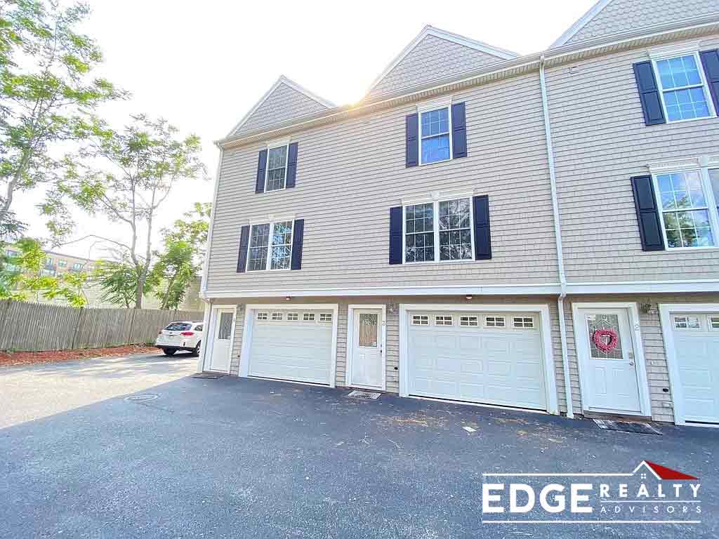 18 Middle St, Waltham