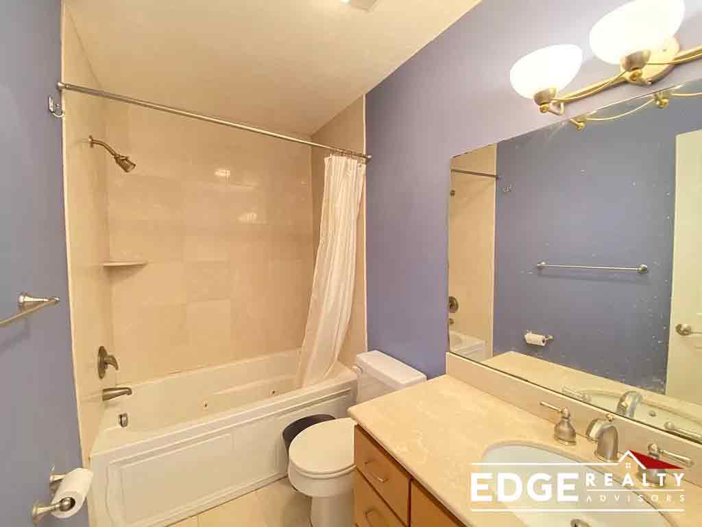 18 Middle St, Waltham