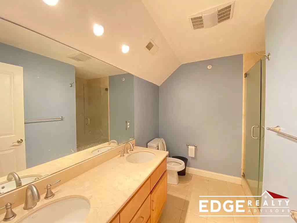 18 Middle St, Waltham