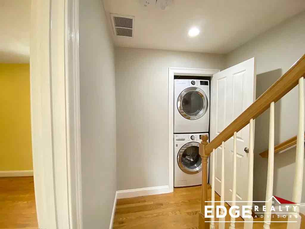 18 Middle St, Waltham