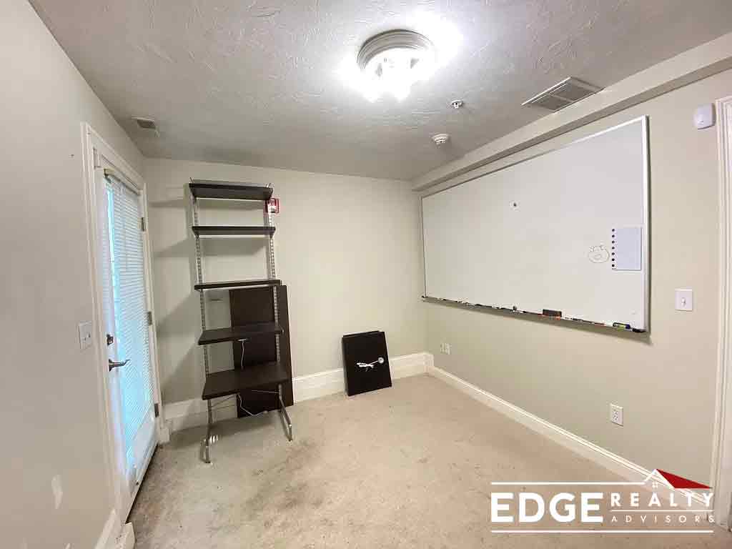 18 Middle St, Waltham