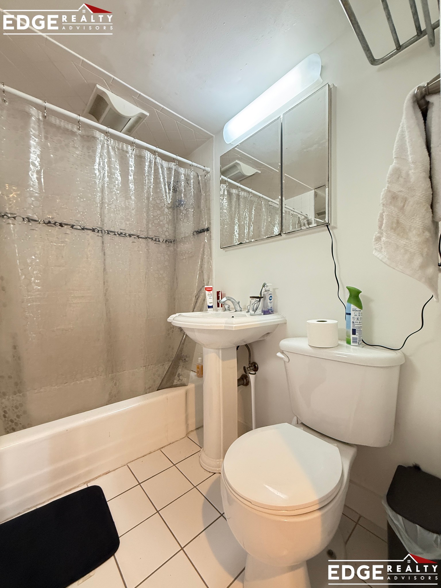 Photos of apartment on Euston Rd.,Boston MA 02135