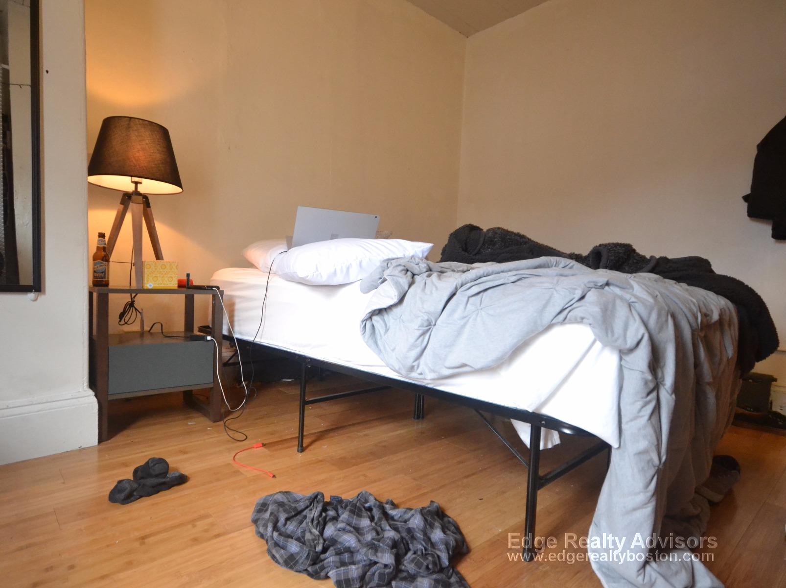5 bed, 2 bath apartment for rent at 46 Brainerd Rd Unit 2, Allston — photo 3 of 6