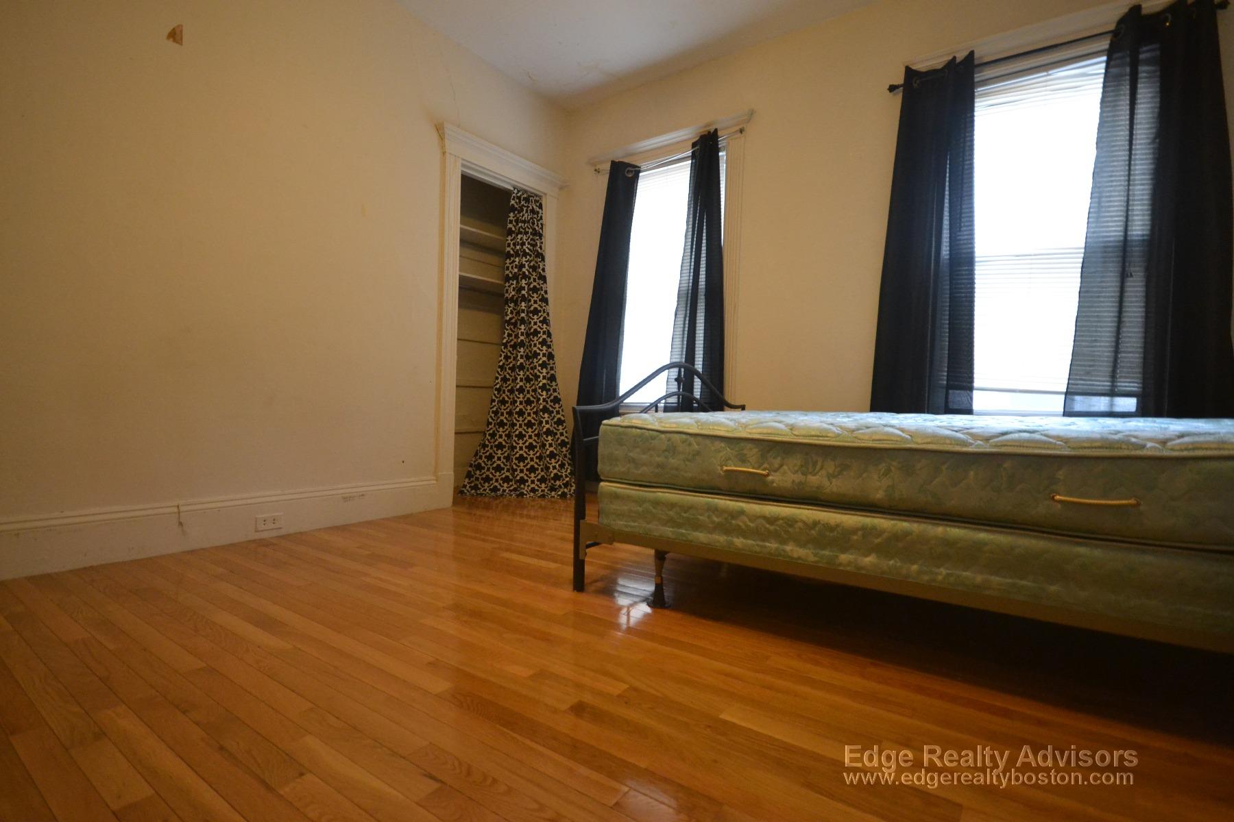5 bed, 2 bath apartment for rent at 46 Brainerd Rd Unit 2, Allston — photo 2 of 6