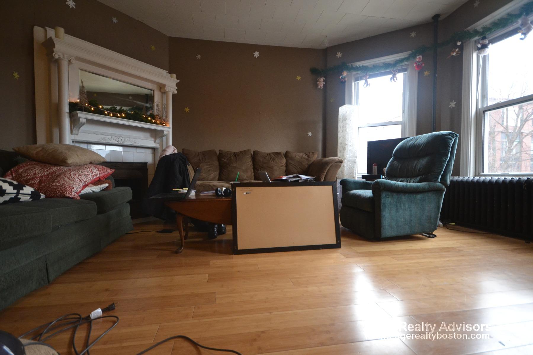 5 bed, 2 bath apartment for rent at 46 Brainerd Rd Unit 2, Allston — photo 5 of 6