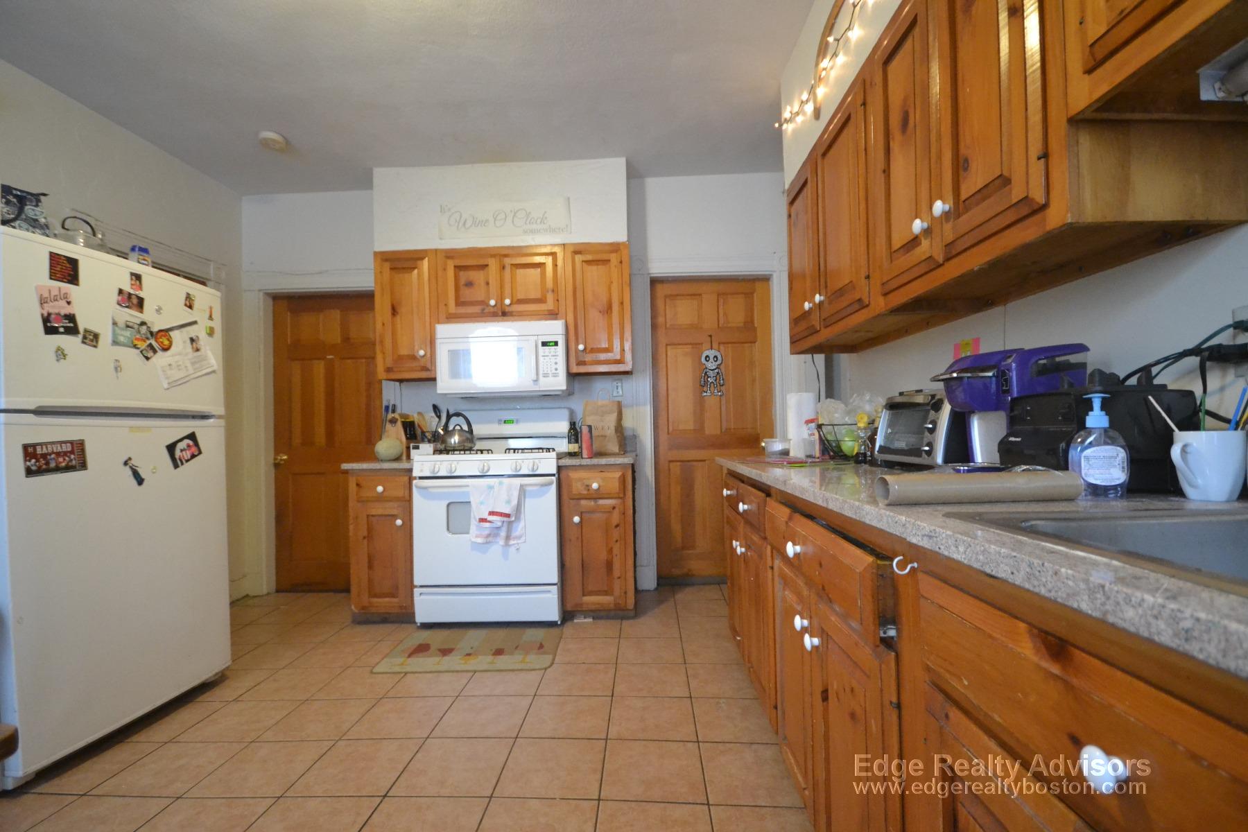 5 bed, 2 bath apartment for rent at 46 Brainerd Rd Unit 2, Allston — photo 6 of 6