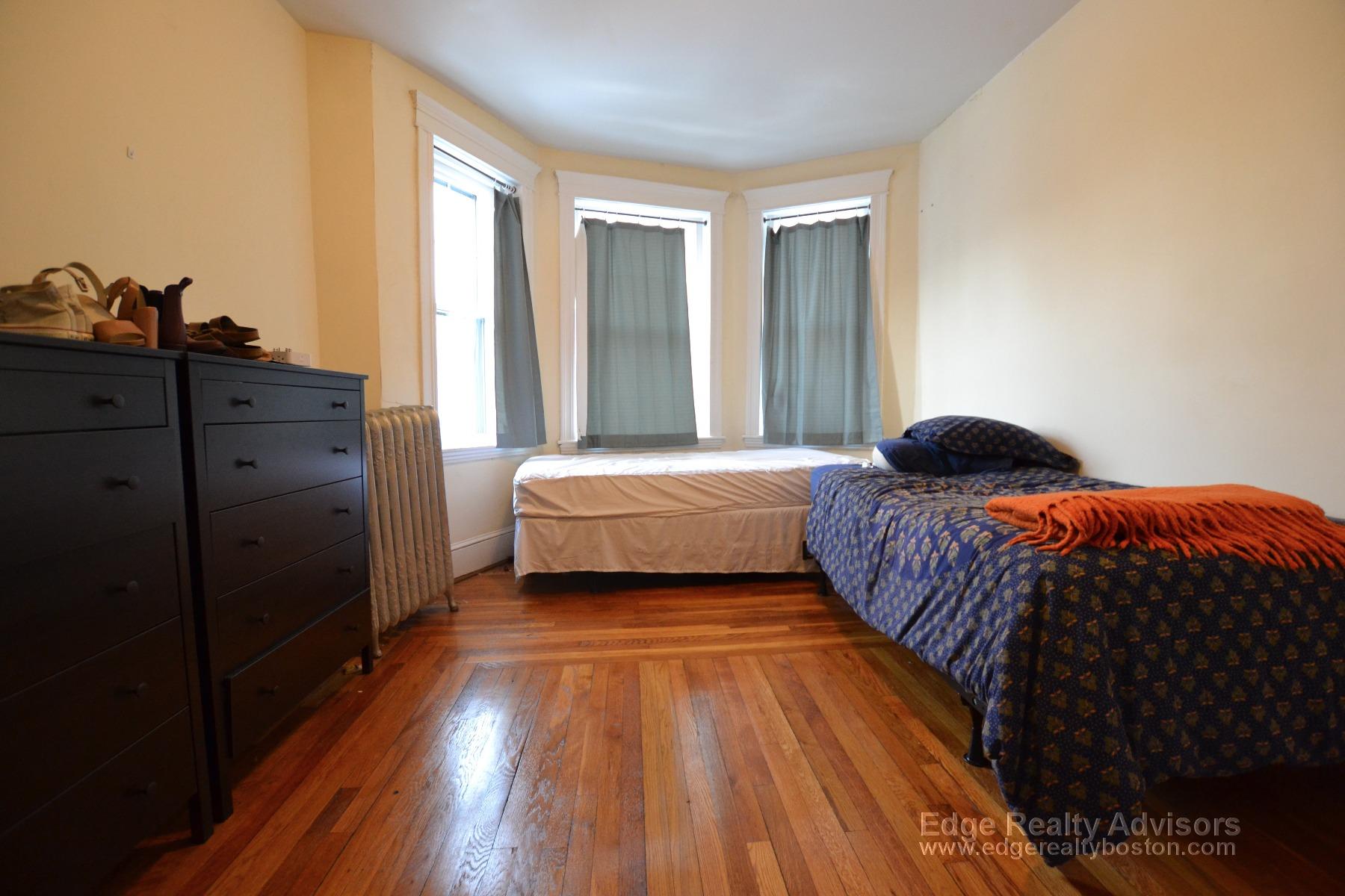 1868 Commonwealth Ave, Brighton