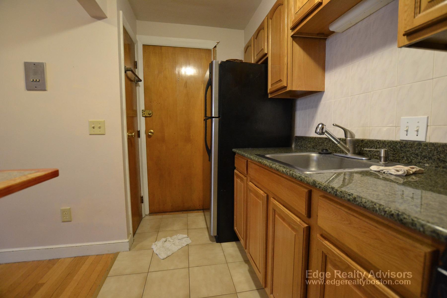 2 bed, 1 bath apartment for rent at 21 Commonwealth Ct Unit 6, Brighton — photo 2 of 6