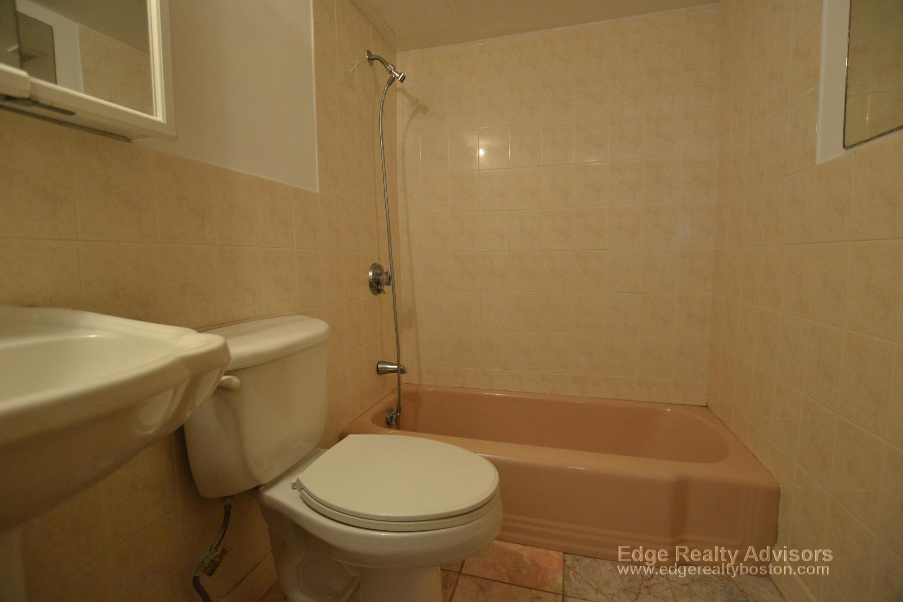2 bed, 1 bath apartment for rent at 21 Commonwealth Ct Unit 6, Brighton — photo 6 of 6