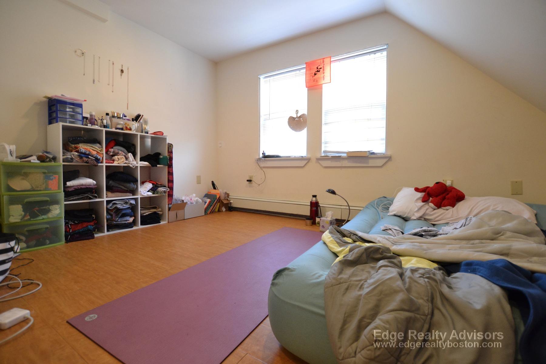 67 Ashford St, Allston