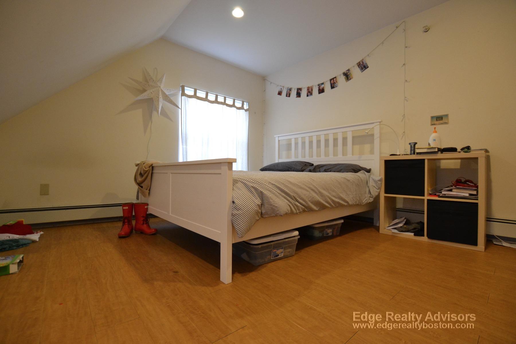 67 Ashford St, Allston