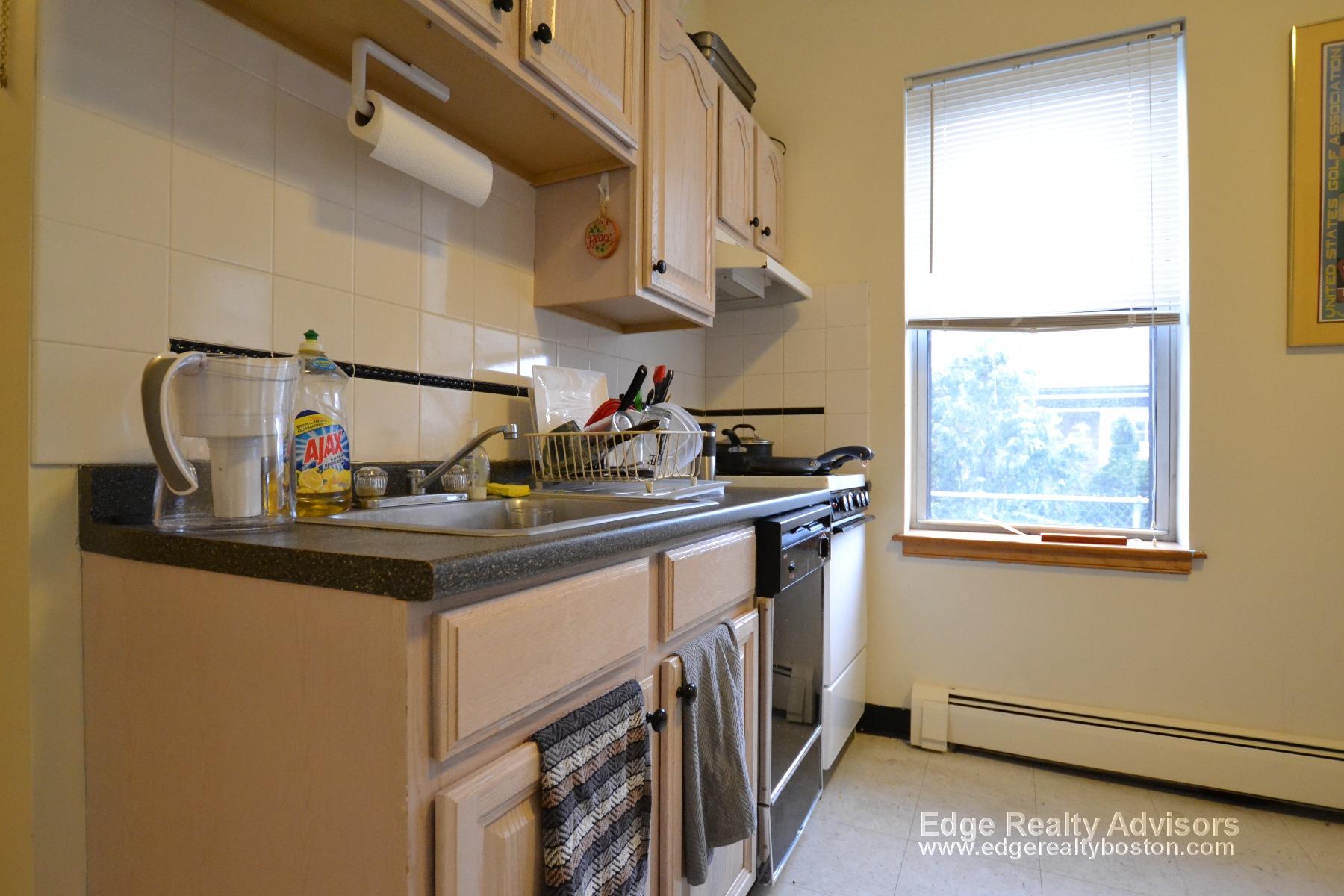 Studio bed, 1 bath apartment for rent at 206 Chestnut Hill Ave Unit 3, Brighton — photo 5 of 6