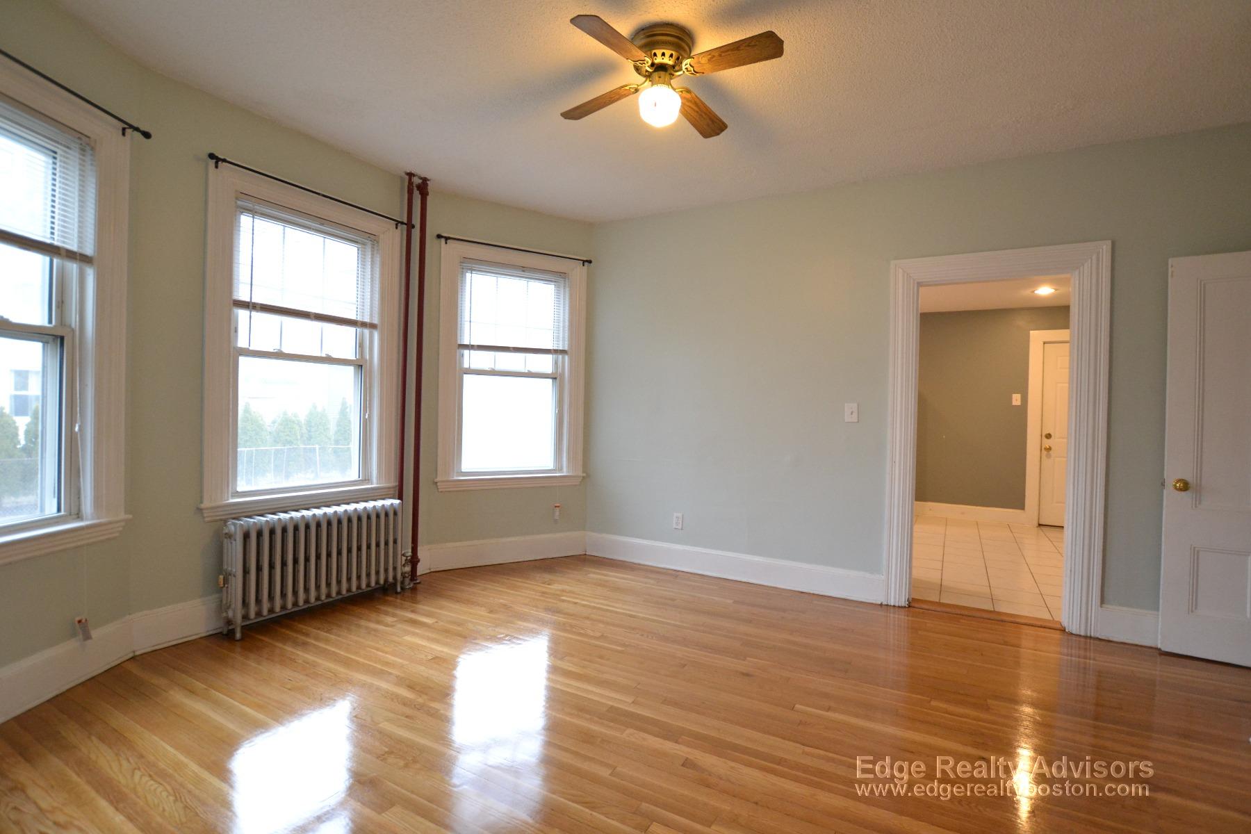 22 24 Everett Sq, Allston