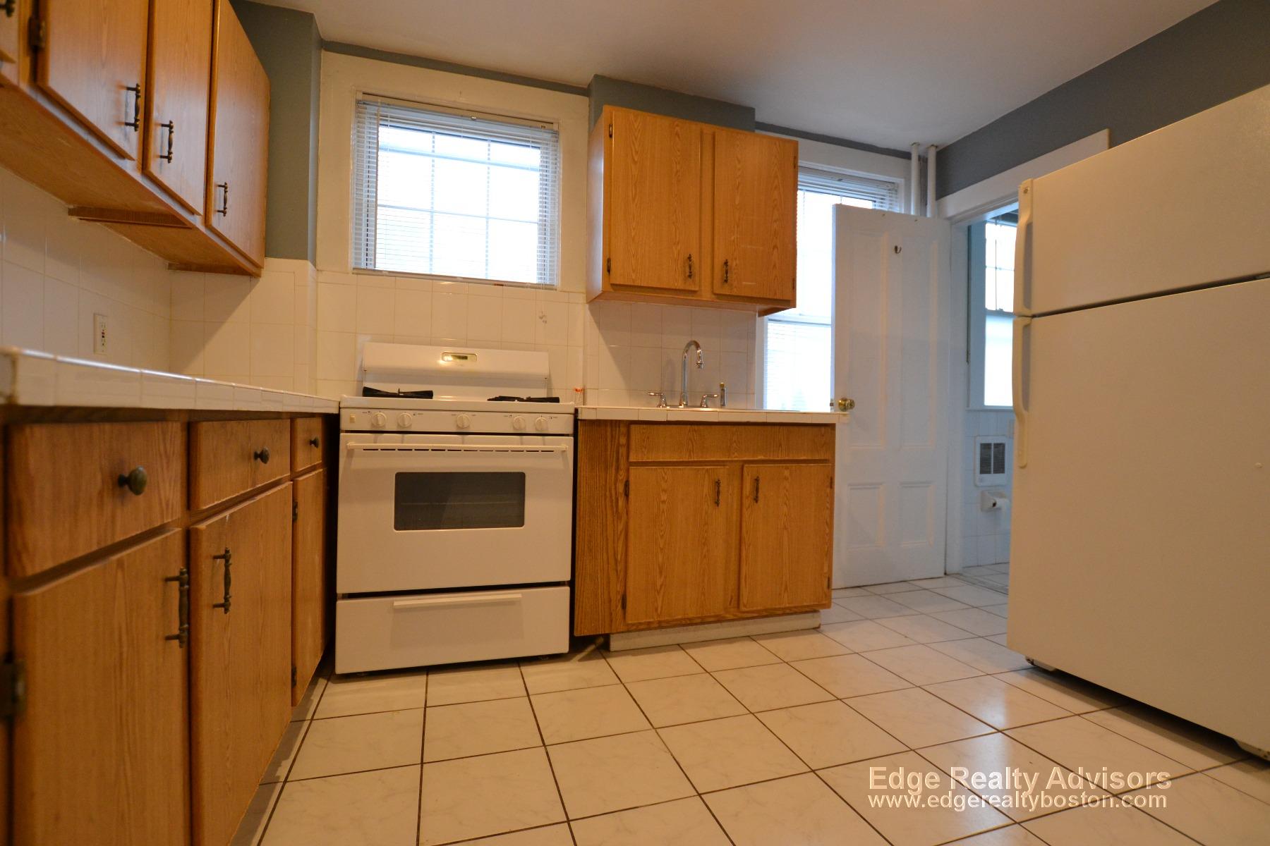 22 24 Everett Sq, Allston