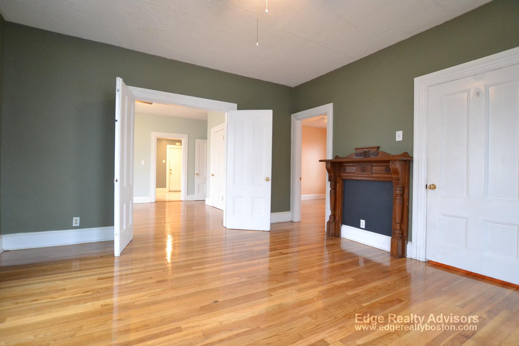 22 24 Everett Sq, Allston