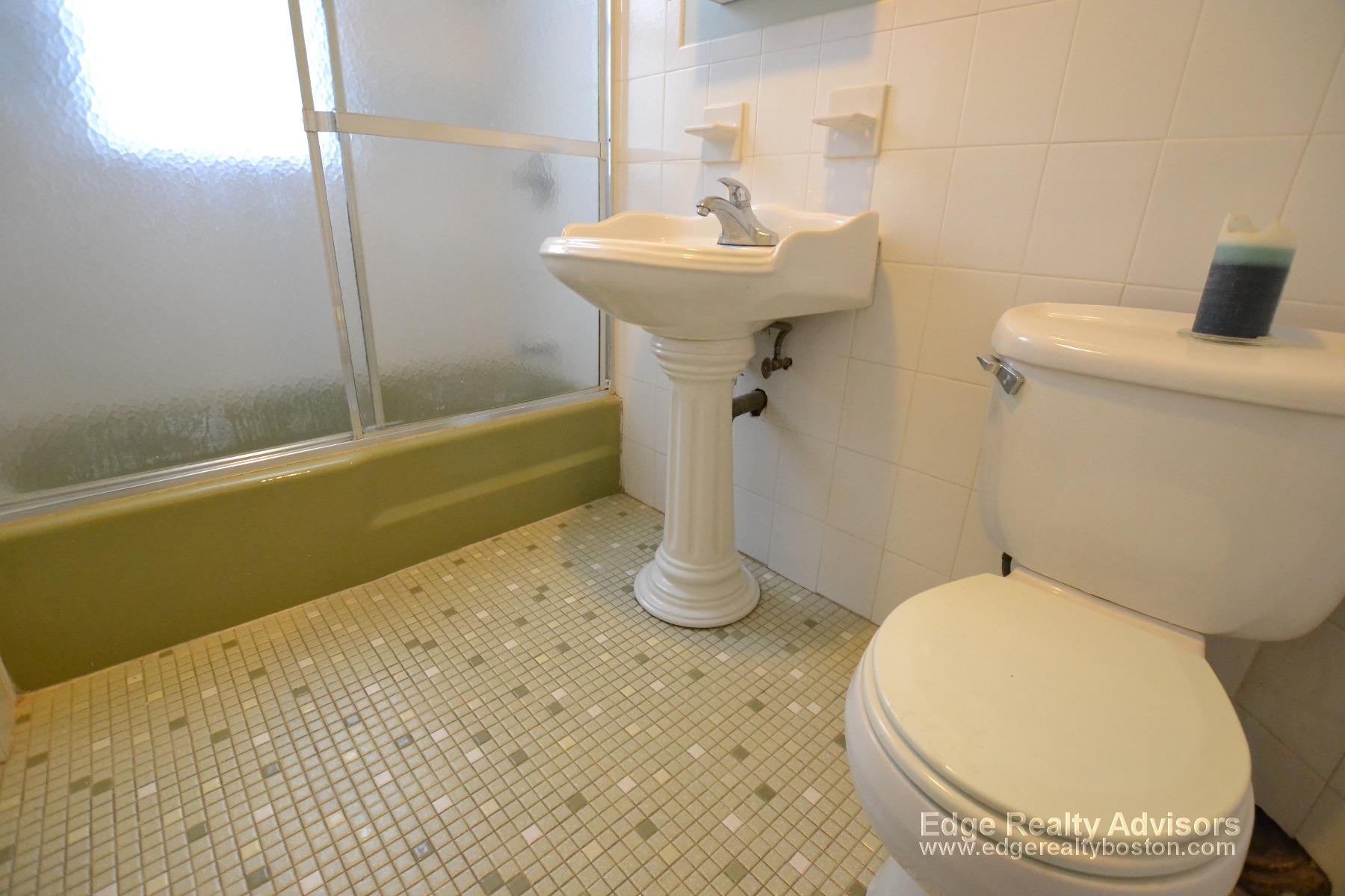 22 24 Everett Sq, Allston