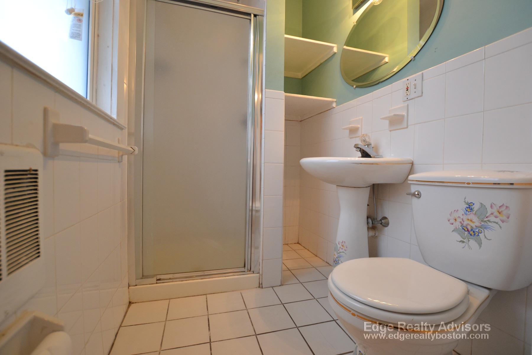 22 24 Everett Sq, Allston