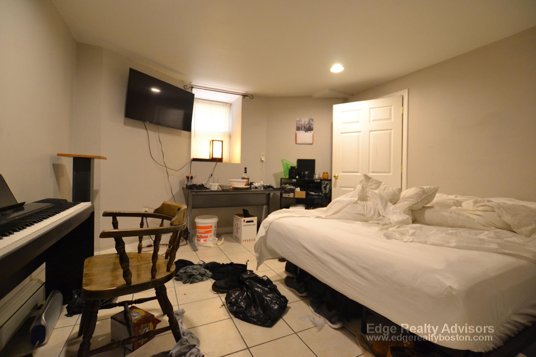 6 bed, 3 bath apartment for rent at 48 Long Ave Unit 1, Allston — photo 4 of 14