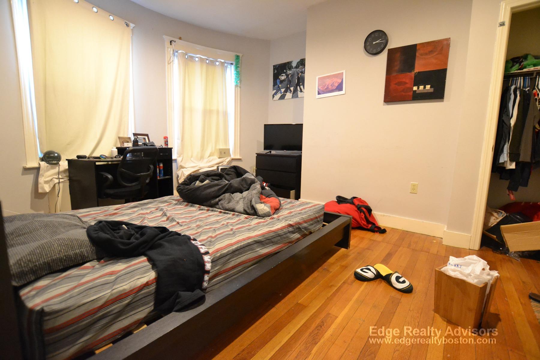 6 bed, 3 bath apartment for rent at 48 Long Ave Unit 1, Allston — photo 8 of 14