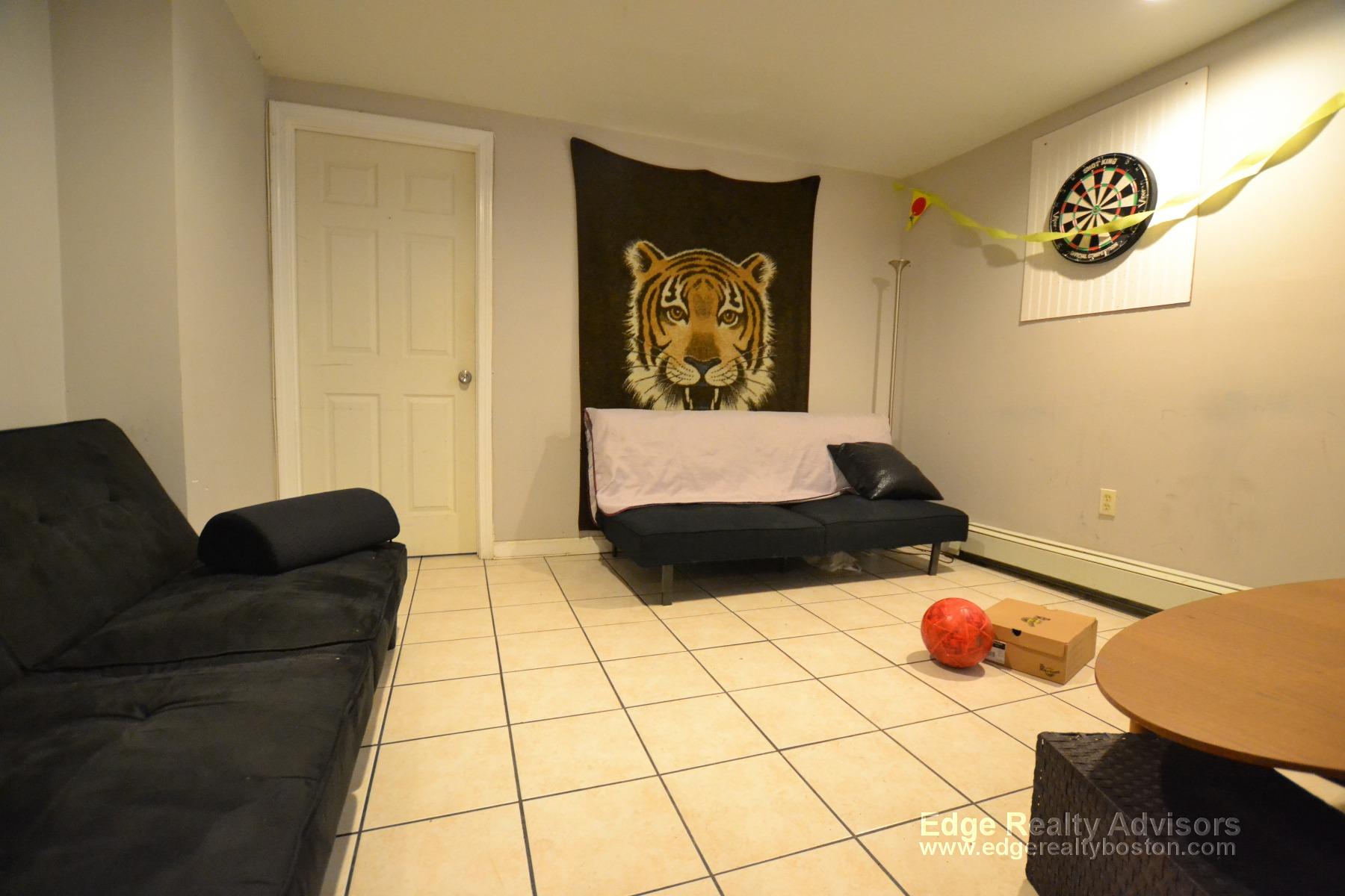 6 bed, 3 bath apartment for rent at 48 Long Ave Unit 1, Allston — photo 13 of 14