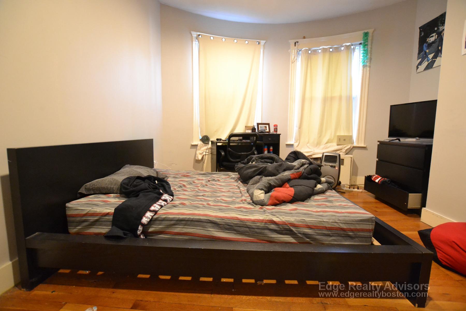 6 bed, 3 bath apartment for rent at 48 Long Ave Unit 1, Allston — photo 11 of 14