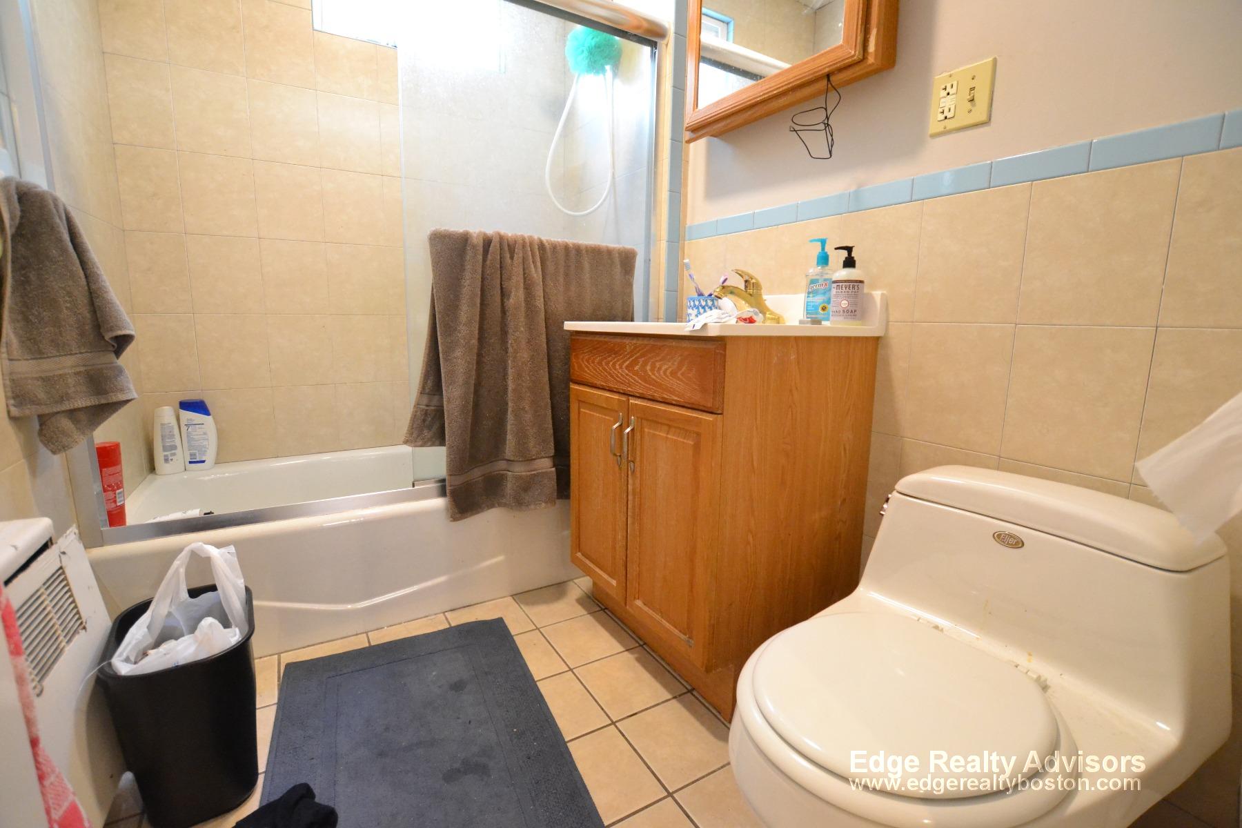 6 bed, 3 bath apartment for rent at 48 Long Ave Unit 1, Allston — photo 7 of 14