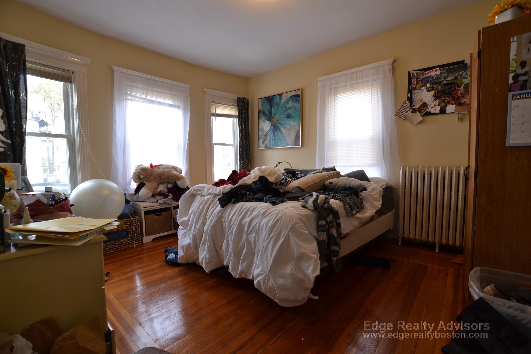 4 bed, 2 bath apartment for rent at 28 Justin Rd Unit 2, Brighton — photo 4 of 11
