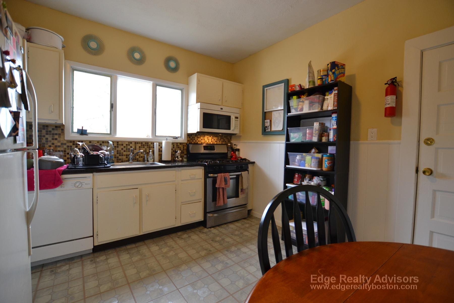 4 bed, 2 bath apartment for rent at 28 Justin Rd Unit 2, Brighton — photo 6 of 11