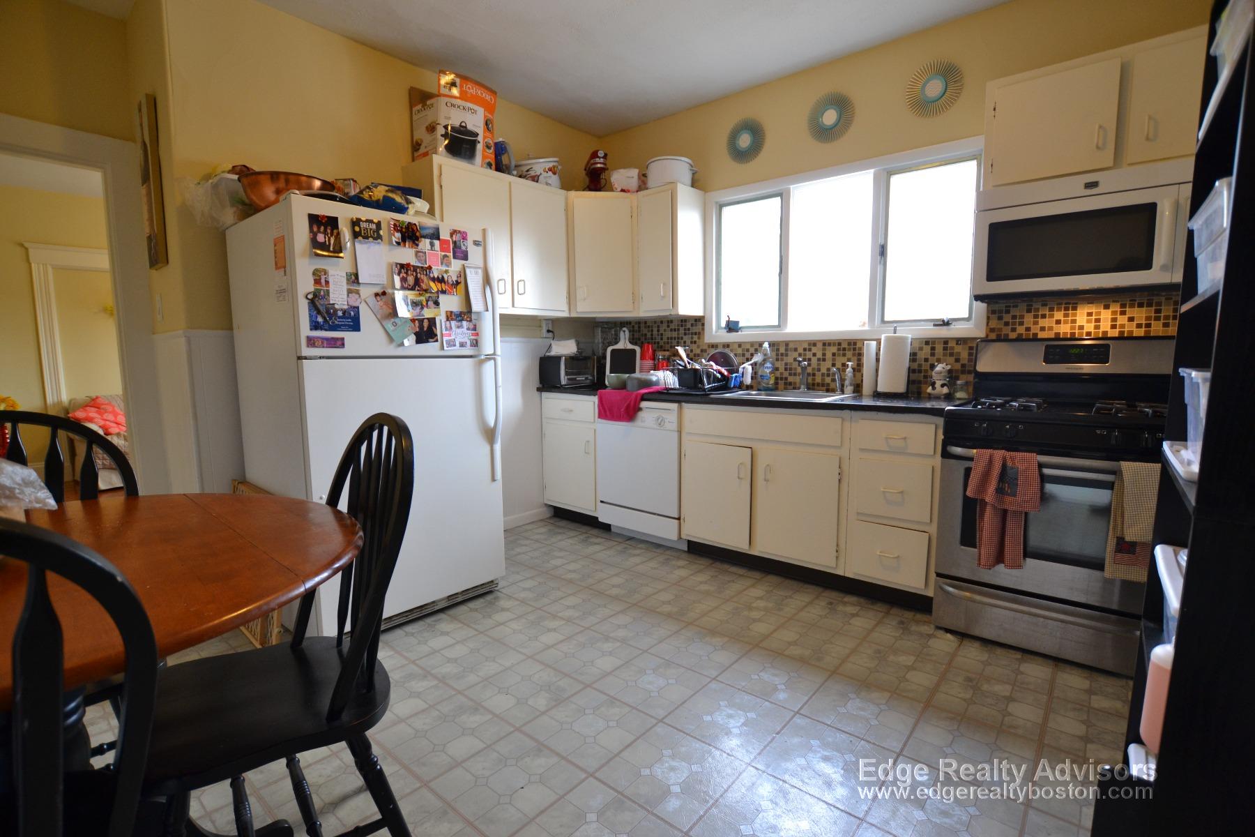4 bed, 2 bath apartment for rent at 28 Justin Rd Unit 2, Brighton — photo 3 of 11