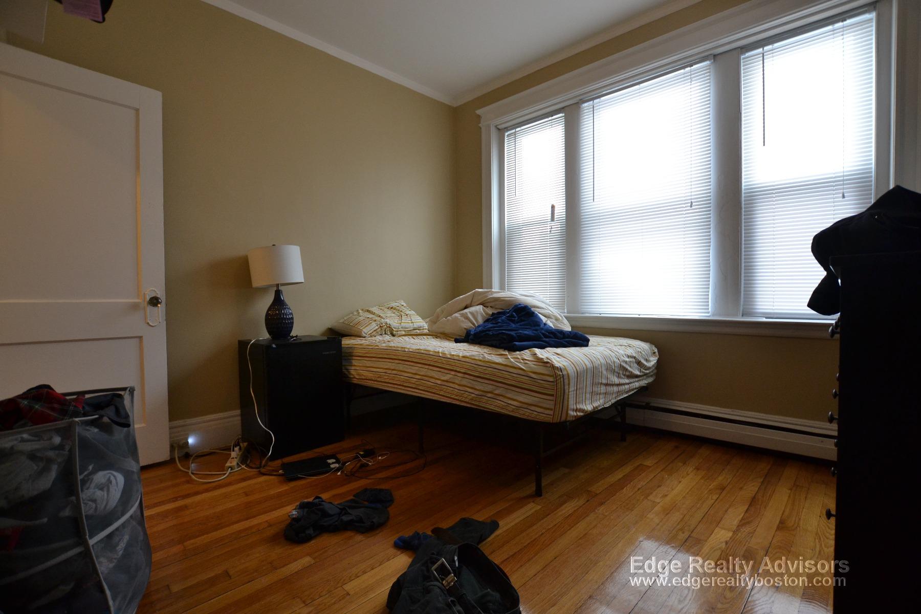 3 bed, 1 bath apartment for rent at 1661 Commonwealth Ave Unit 1, Brighton — photo 4 of 11