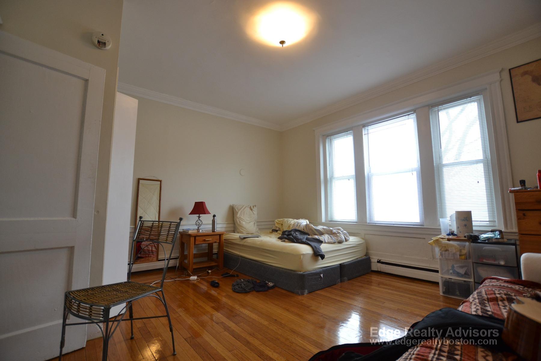 3 bed, 1 bath apartment for rent at 1661 Commonwealth Ave Unit 1, Brighton — photo 5 of 11