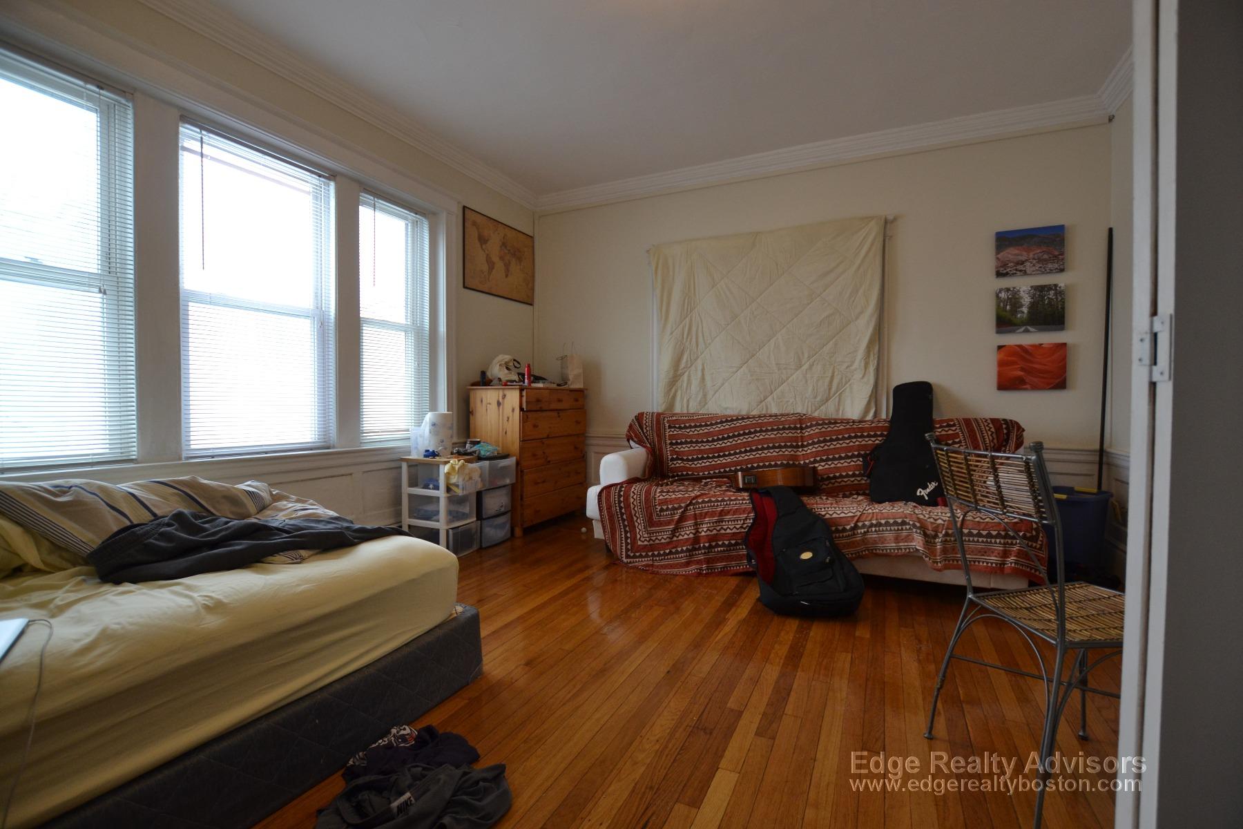 3 bed, 1 bath apartment for rent at 1661 Commonwealth Ave Unit 1, Brighton — photo 6 of 11