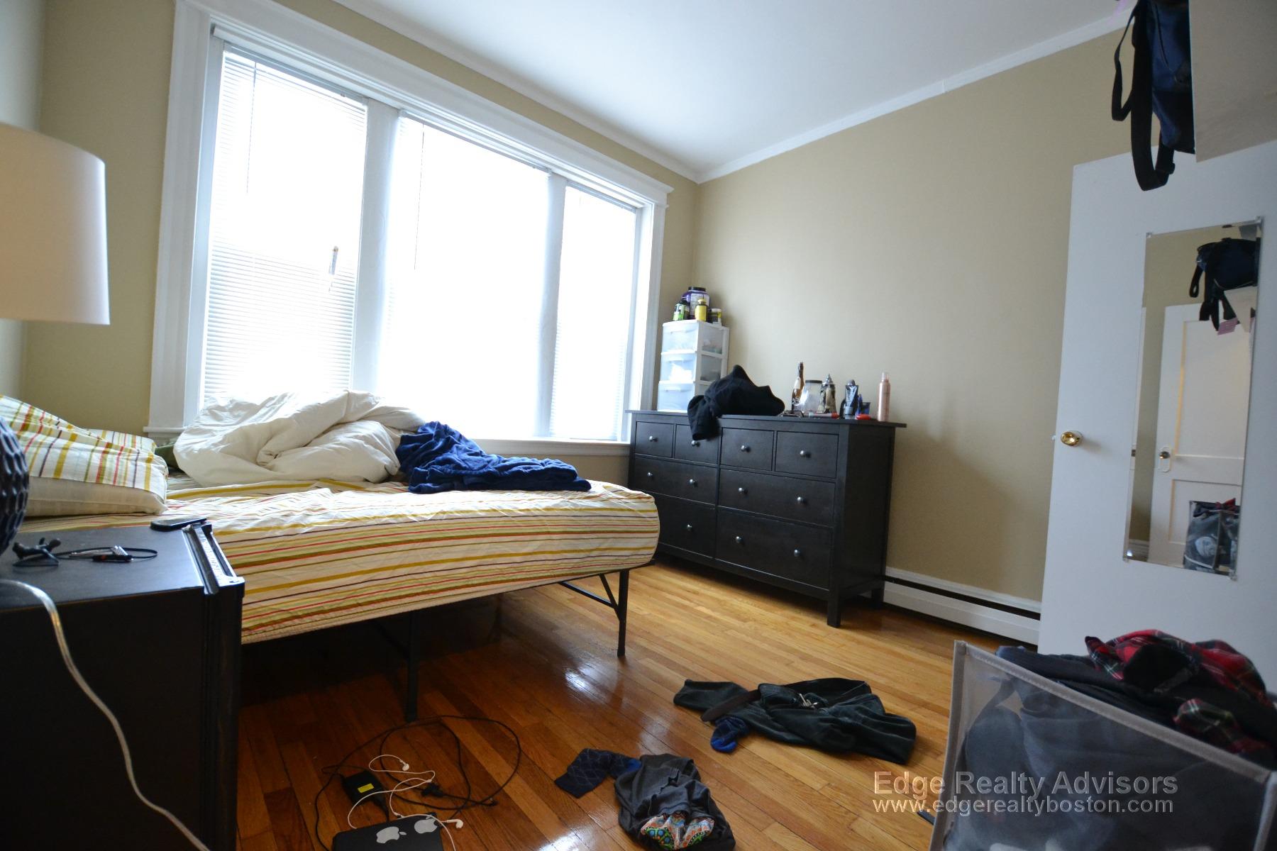 3 bed, 1 bath apartment for rent at 1661 Commonwealth Ave Unit 1, Brighton — photo 7 of 11