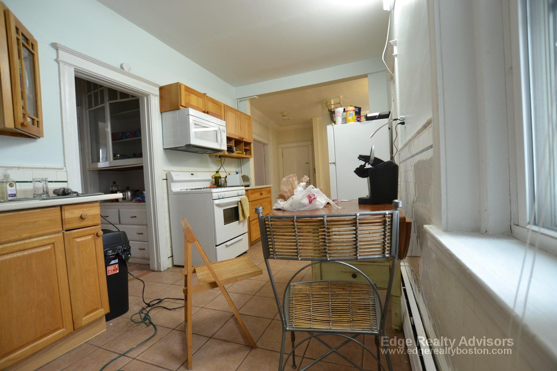 3 bed, 1 bath apartment for rent at 1661 Commonwealth Ave Unit 1, Brighton — photo 2 of 11