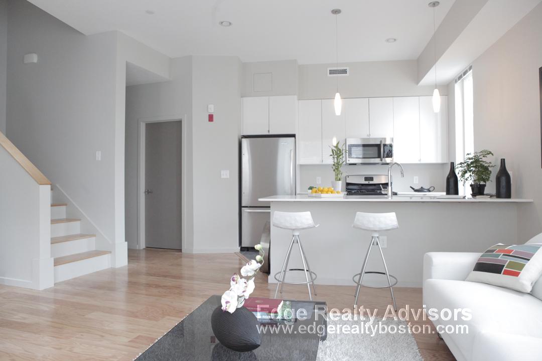 5 bed, 2.5 bath apartment for rent at 59 Glenville Ave Unit 1, Allston — photo 6 of 25