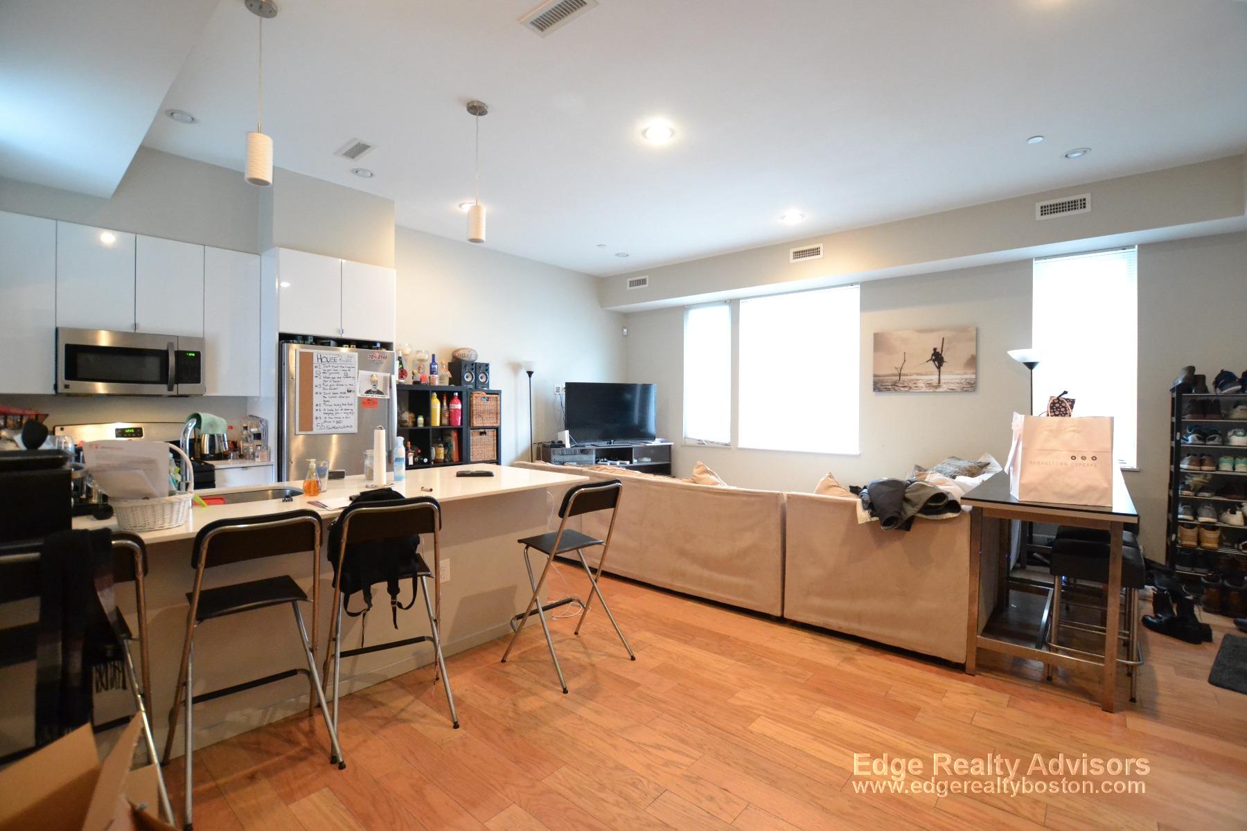 5 bed, 2.5 bath apartment for rent at 55 Glenville Ave, Allston — photo 3 of 15