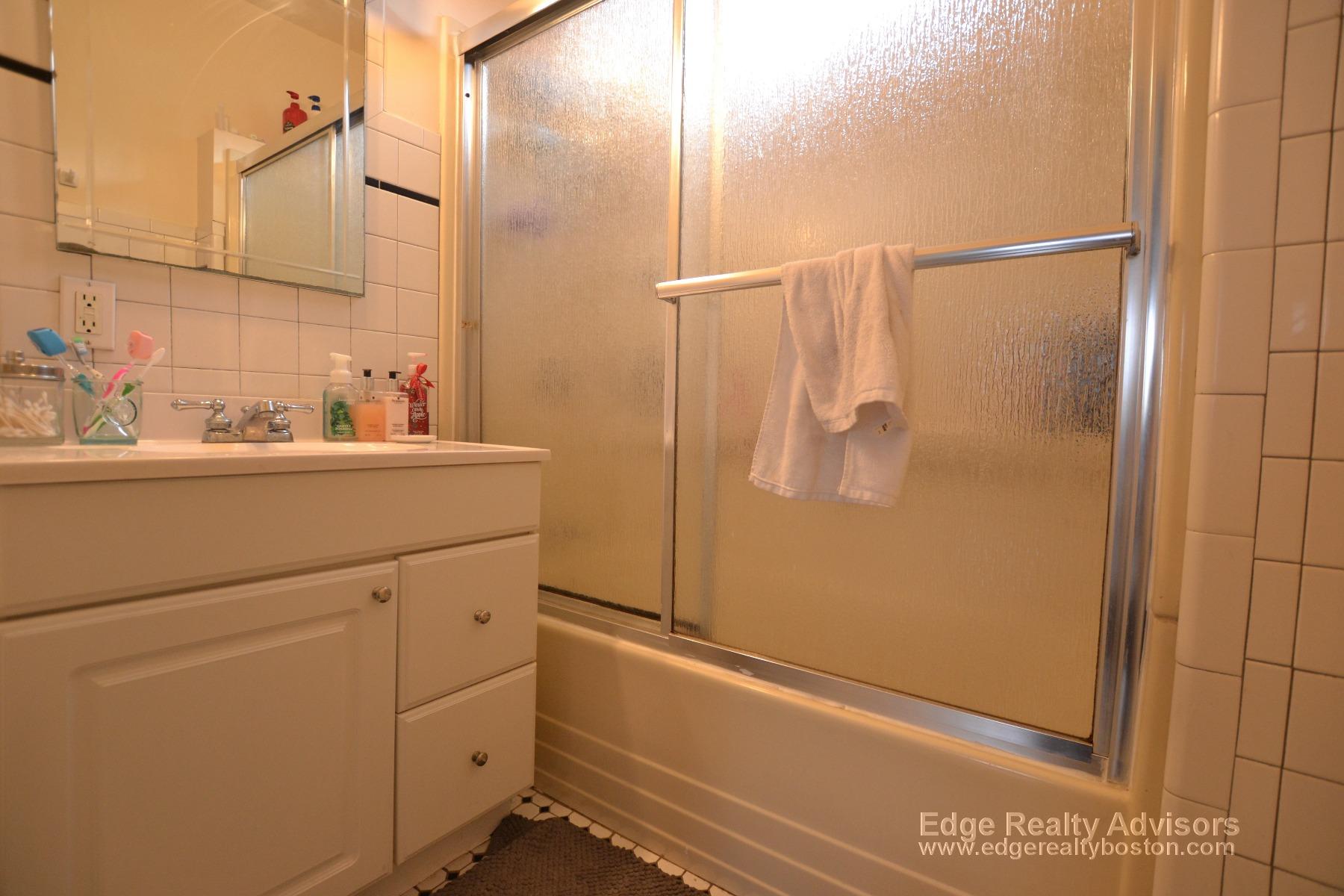 3 bed, 1.5 bath apartment for rent at 6 Lane Park Unit 1, Brighton — photo 12 of 18
