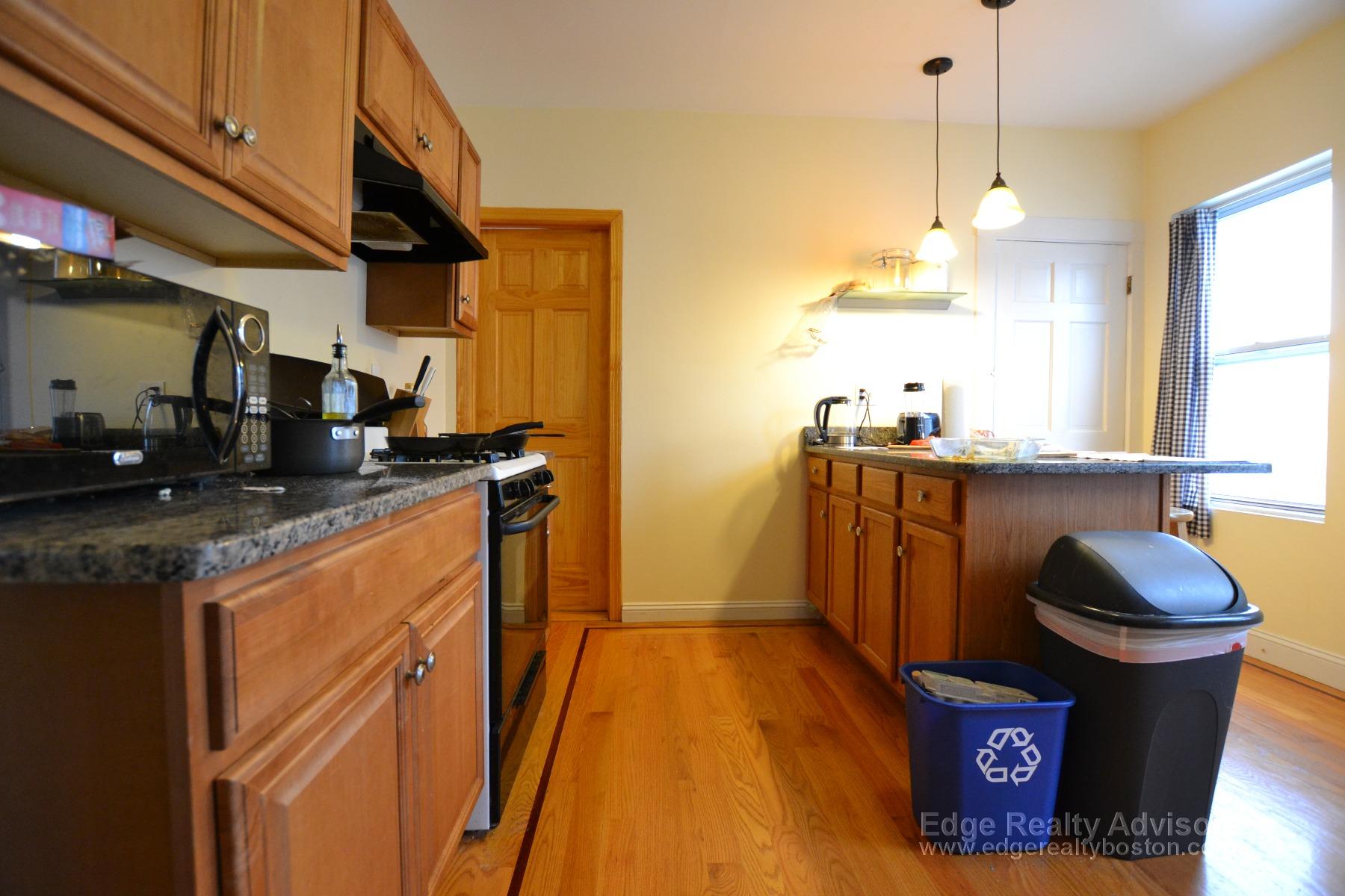 3 bed, 1.5 bath apartment for rent at 43 Easton St Unit 1, Allston — photo 4 of 15