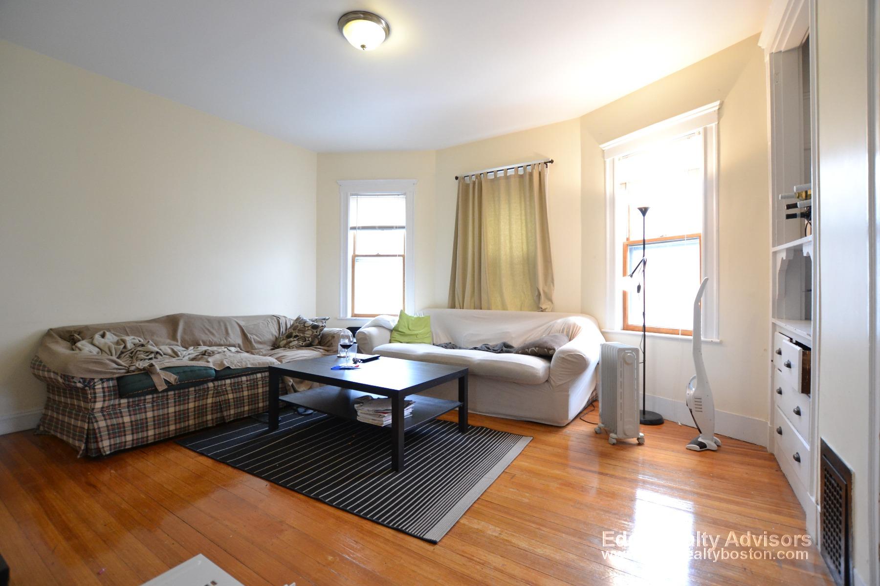 3 bed, 1.5 bath apartment for rent at 43 Easton St Unit 1, Allston — photo 3 of 15