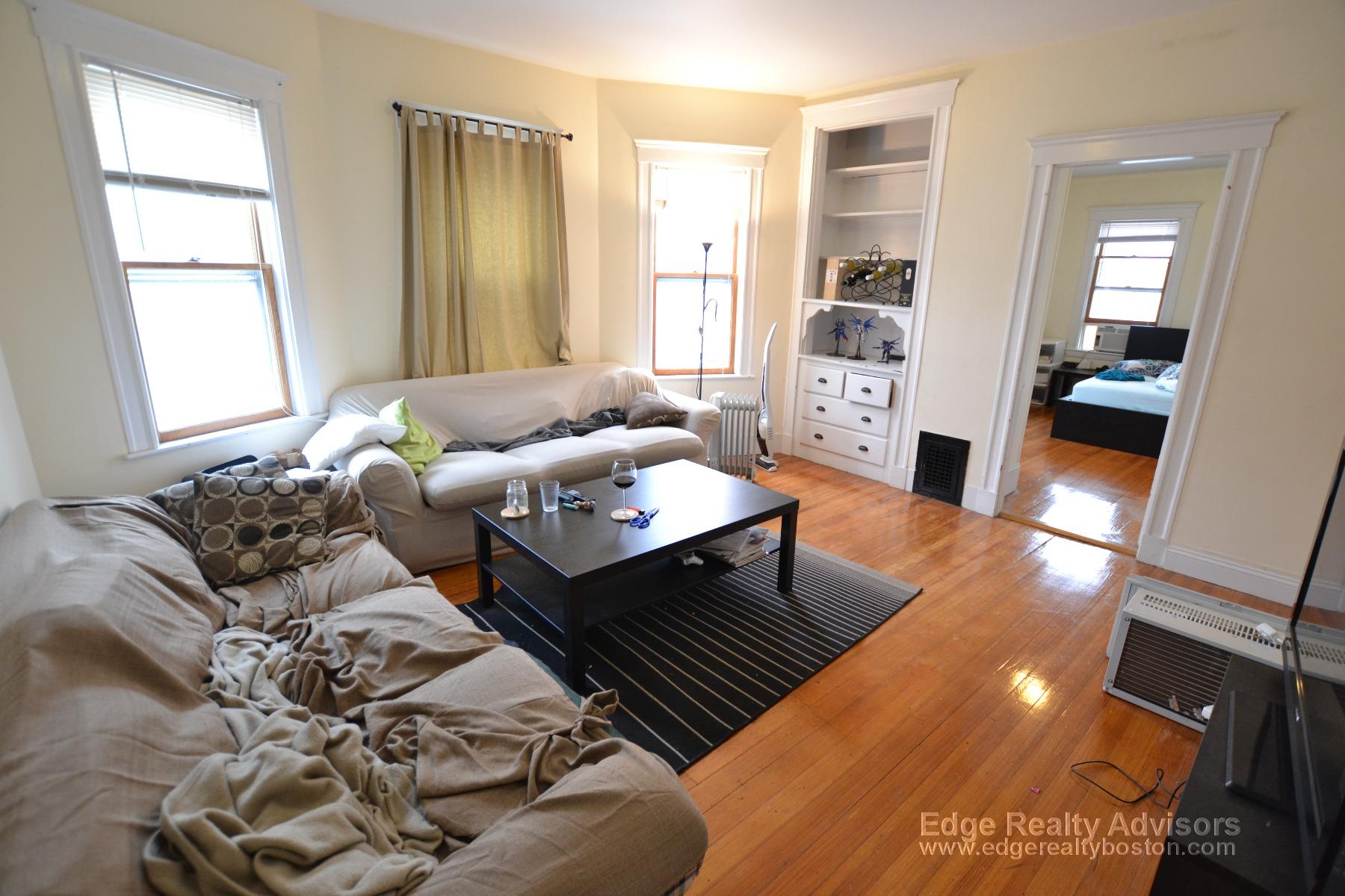 3 bed, 1.5 bath apartment for rent at 43 Easton St Unit 1, Allston — photo 5 of 15