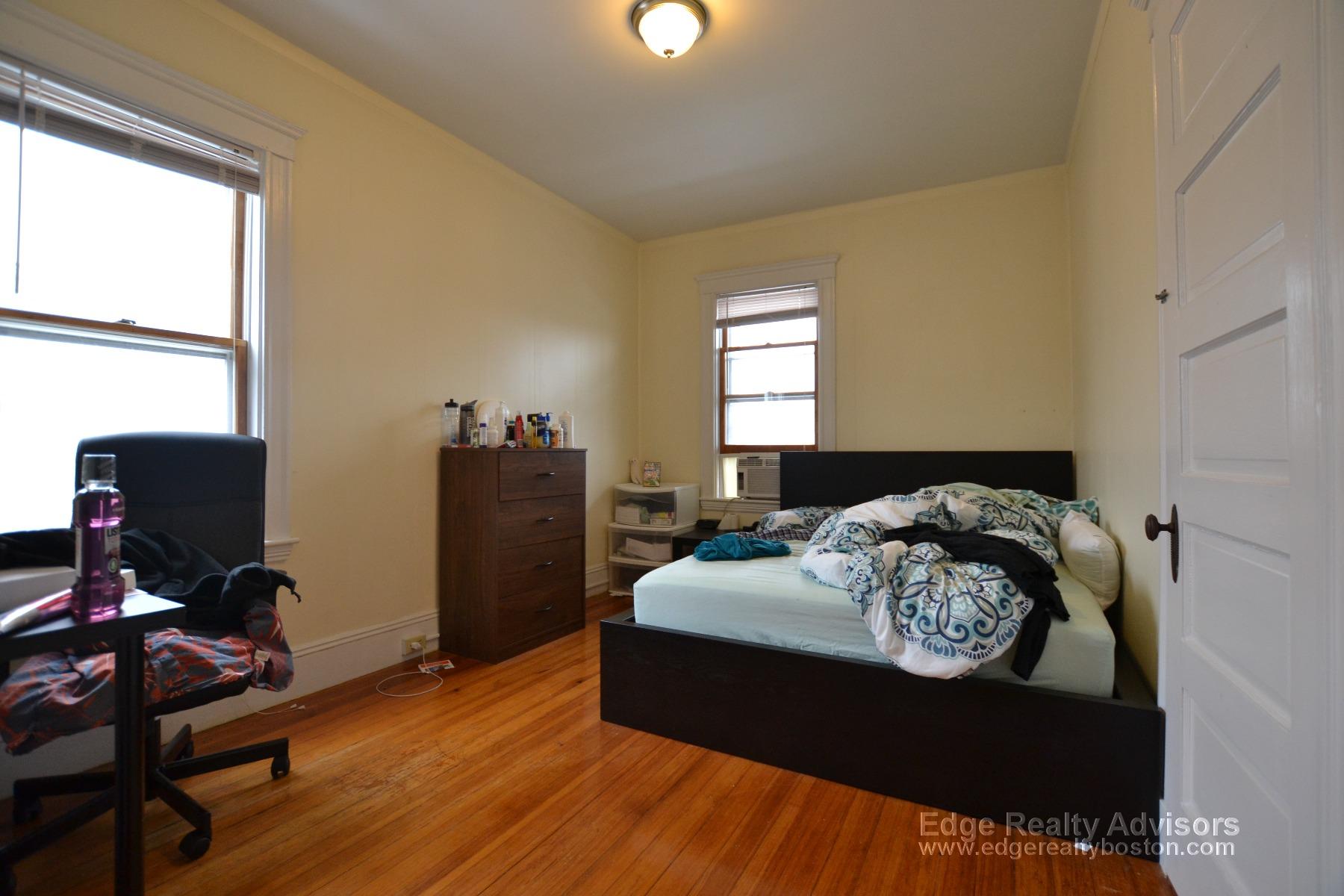 3 bed, 1.5 bath apartment for rent at 43 Easton St Unit 1, Allston — photo 10 of 15