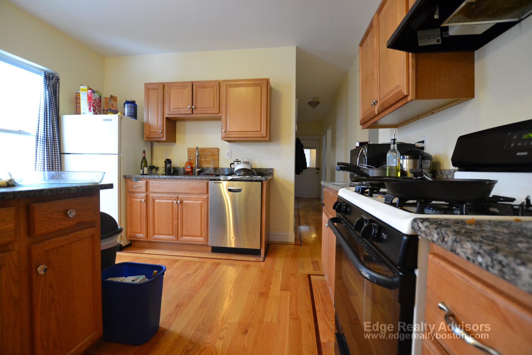 3 bed, 1.5 bath apartment for rent at 43 Easton St Unit 1, Allston — photo 2 of 15