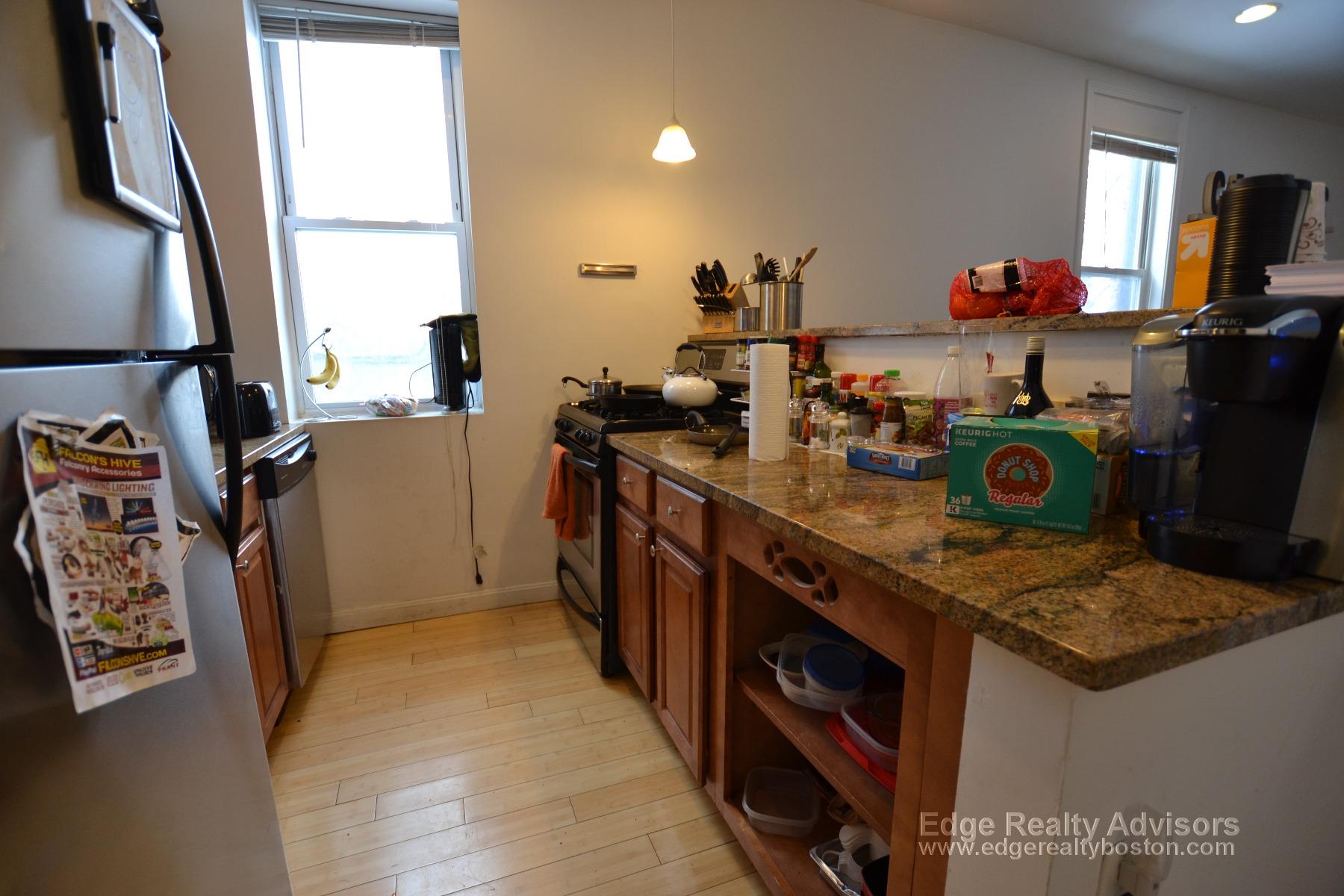 3 bed, 1 bath apartment for rent at 36 Newton St Unit 1, Brighton — photo 4 of 34