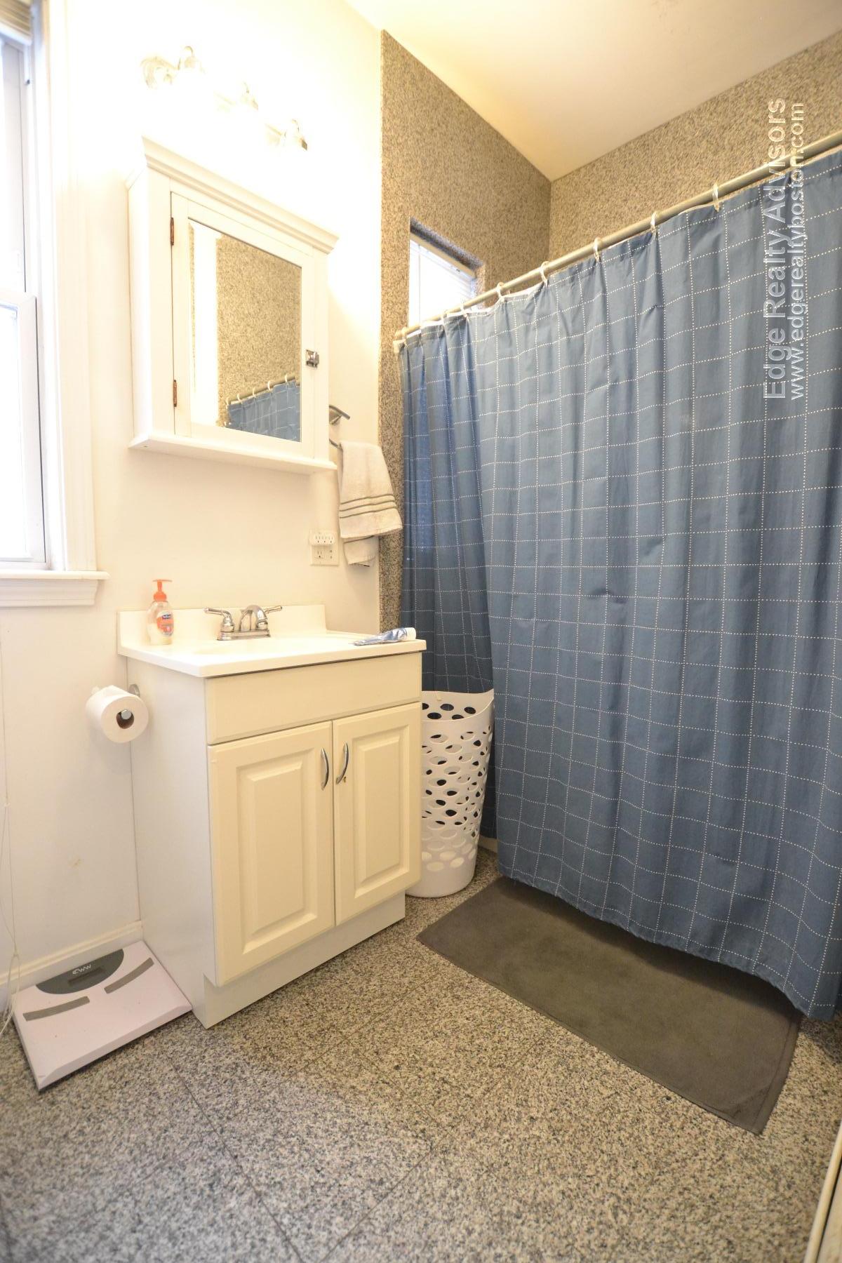 3 bed, 1 bath apartment for rent at 36 Newton St Unit 1, Brighton — photo 5 of 34