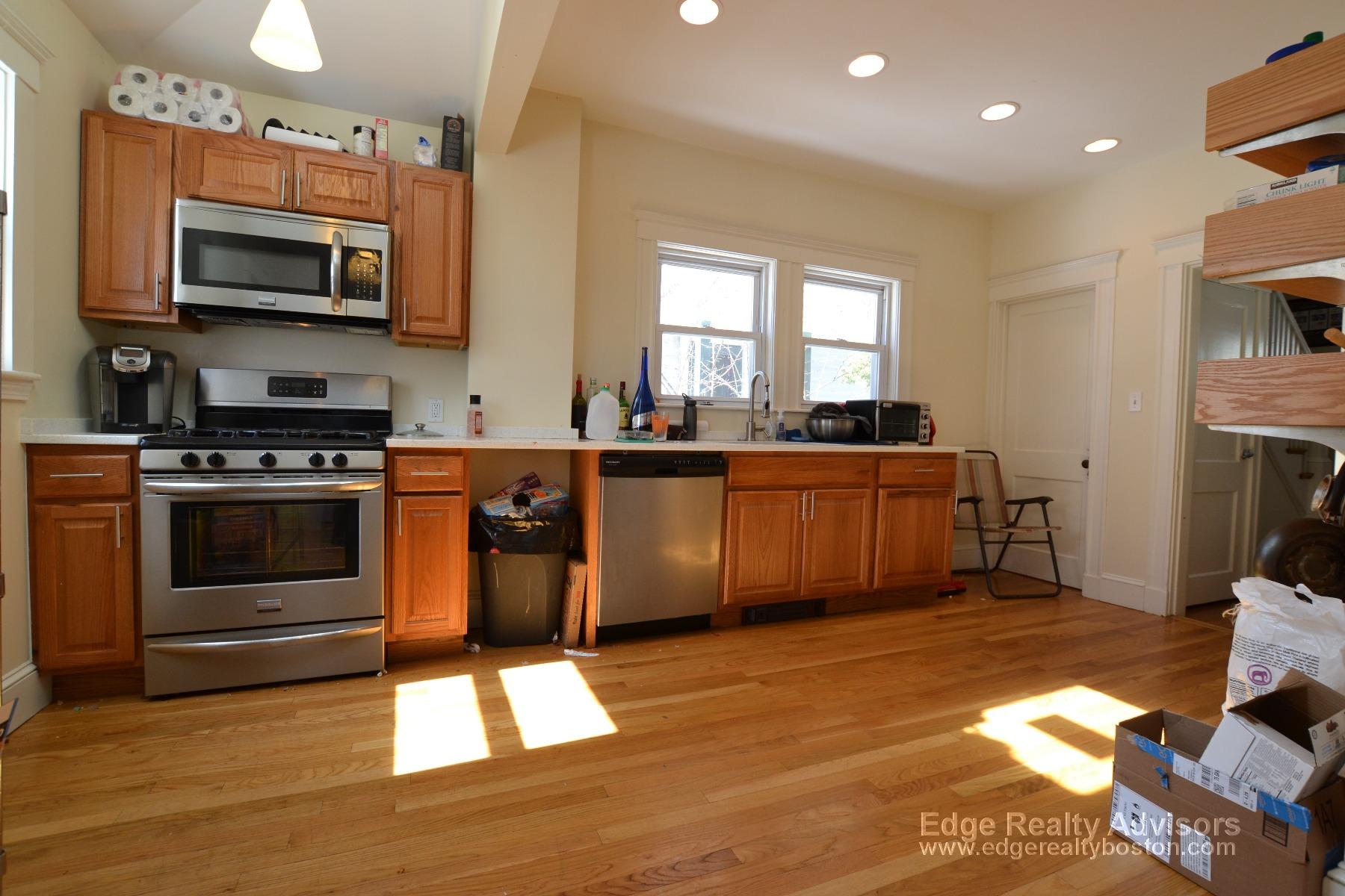 4 bed, 3 bath apartment for rent at 79 Gardena St Unit 1, Brighton — photo 2 of 13