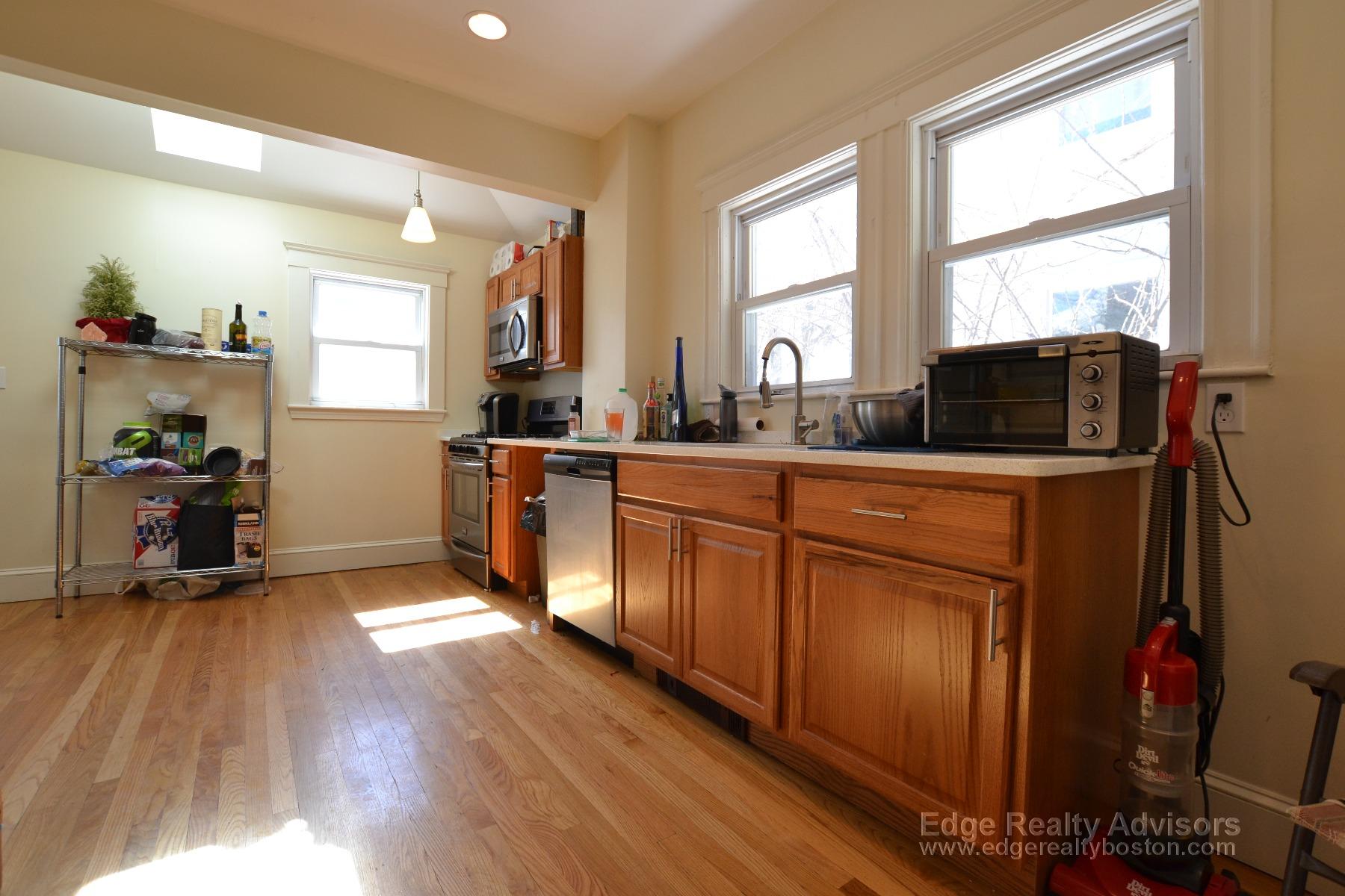 4 bed, 3 bath apartment for rent at 79 Gardena St Unit 1, Brighton — photo 3 of 13