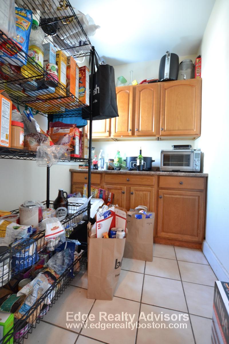 6 bed, 2 bath apartment for rent at 90 Allston St Unit 1, Allston — photo 4 of 14