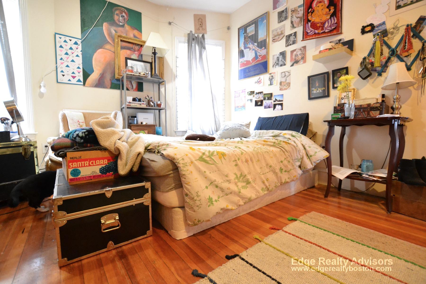 6 bed, 2 bath apartment for rent at 90 Allston St Unit 1, Allston — photo 7 of 14