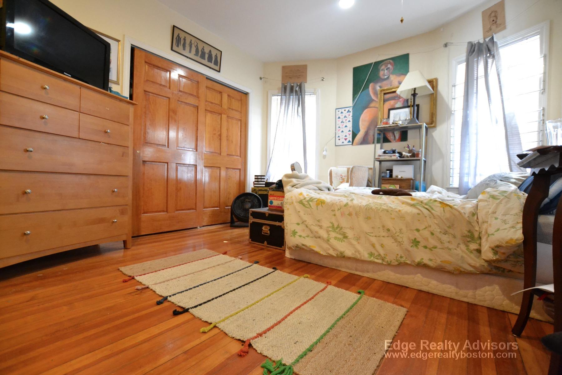 6 bed, 2 bath apartment for rent at 90 Allston St Unit 1, Allston — photo 6 of 14
